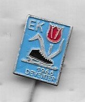 1966. E.K. DEVENTER SCHAATSEN GERELATEERDE SPELD, Ophalen of Verzenden, Gebruikt, Sport, Speldje of Pin