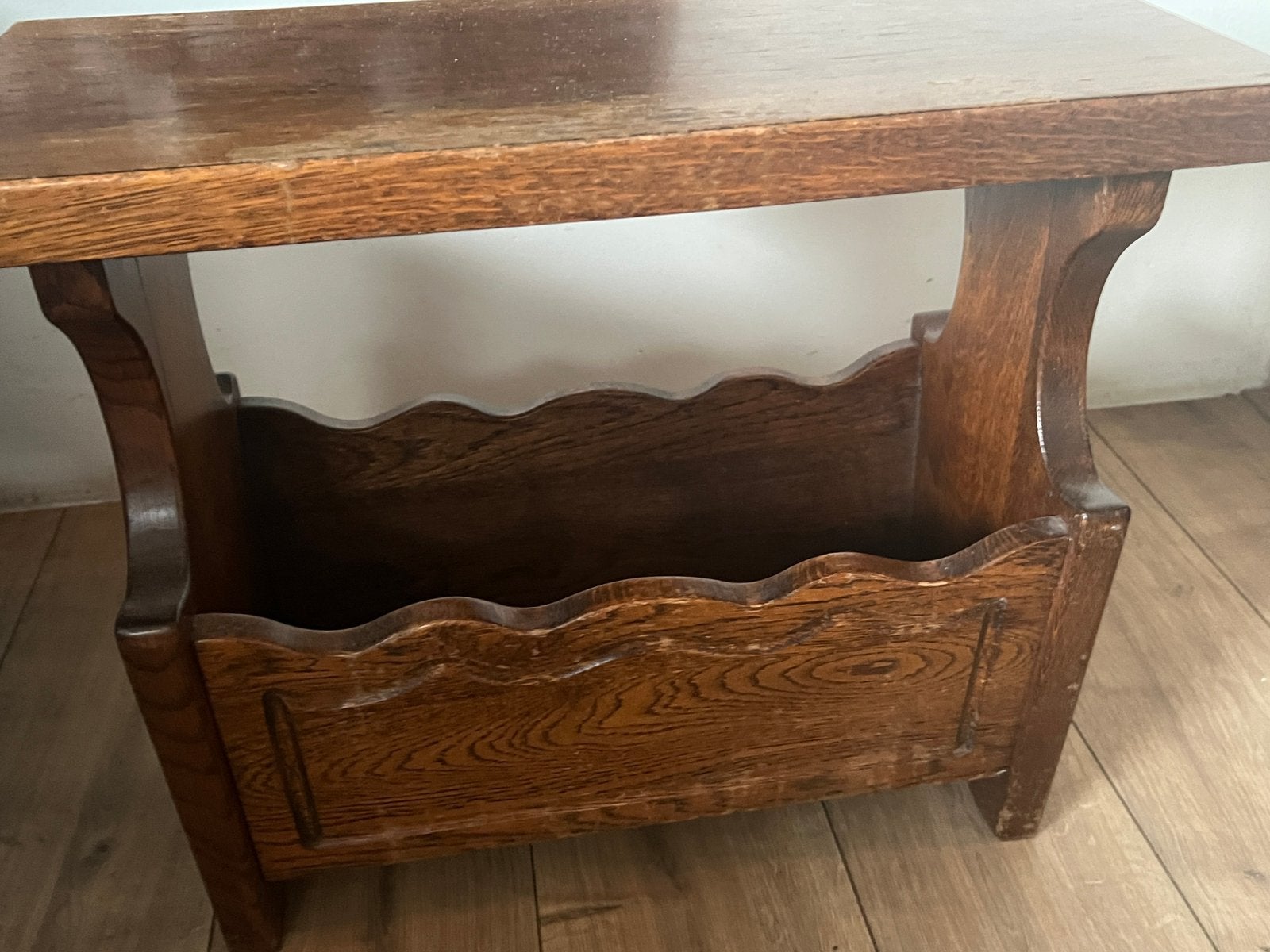 houten bijzettafel met tijdschriftenrek, Ophalen, Gebruikt