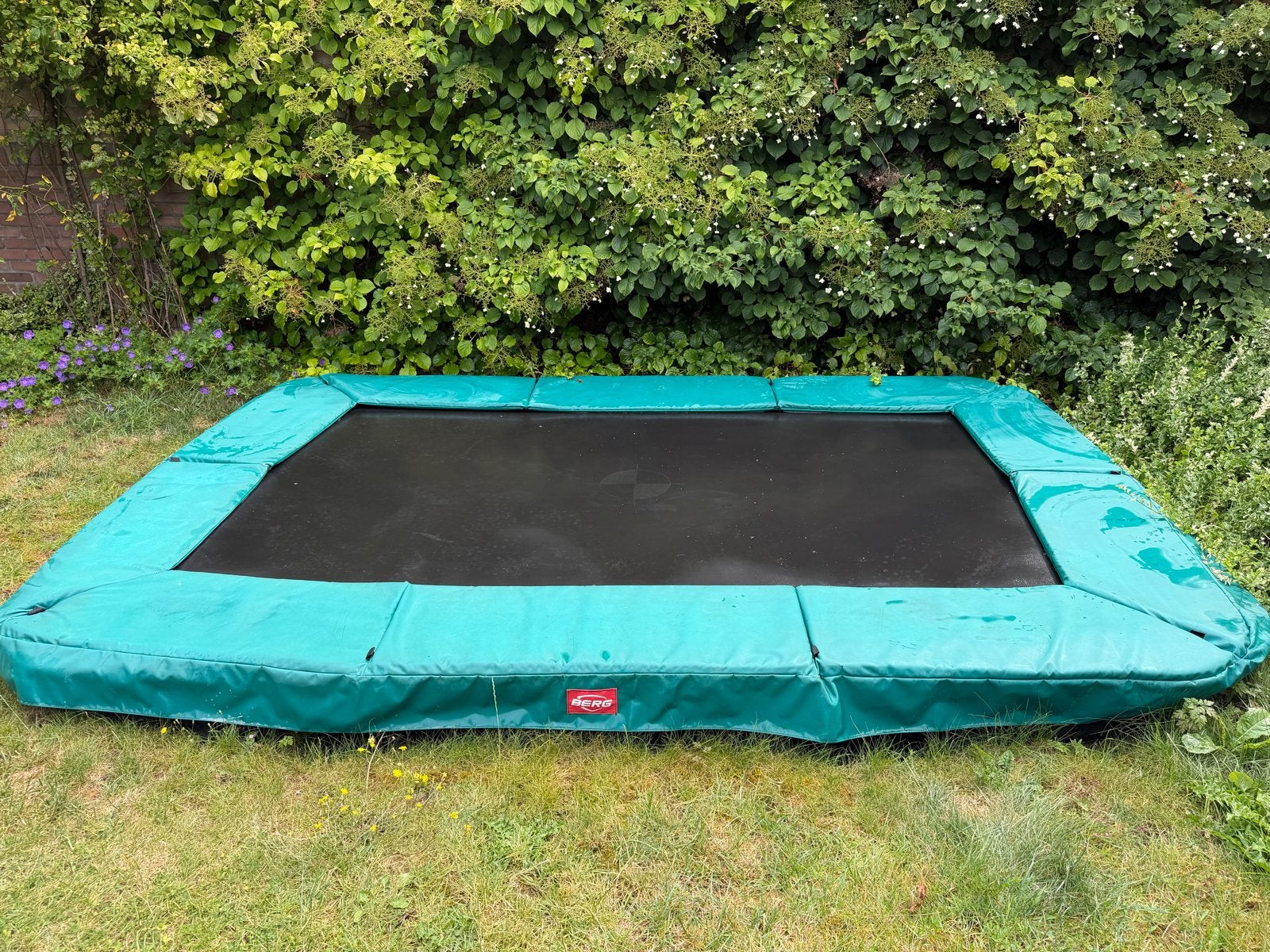 Berg Inground Trampoline 330x220 - Goede Gebruikte Staat, Ophalen, Gebruikt