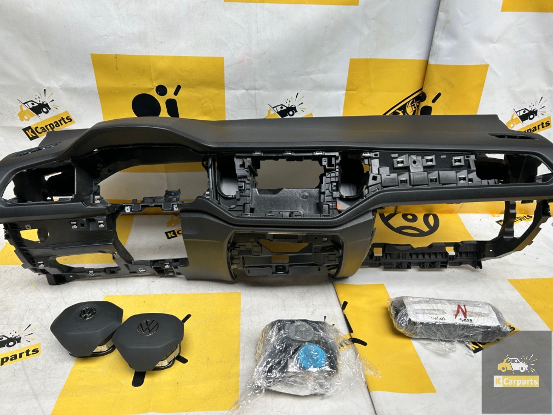 Volkswagen T-roc Dashboard set 2017-Heden 2GA857008 Facelift, Gebruikt, Volkswagen, Volkswagen AG, Berliner Ring 2
38440  Wolfsburg, DE
