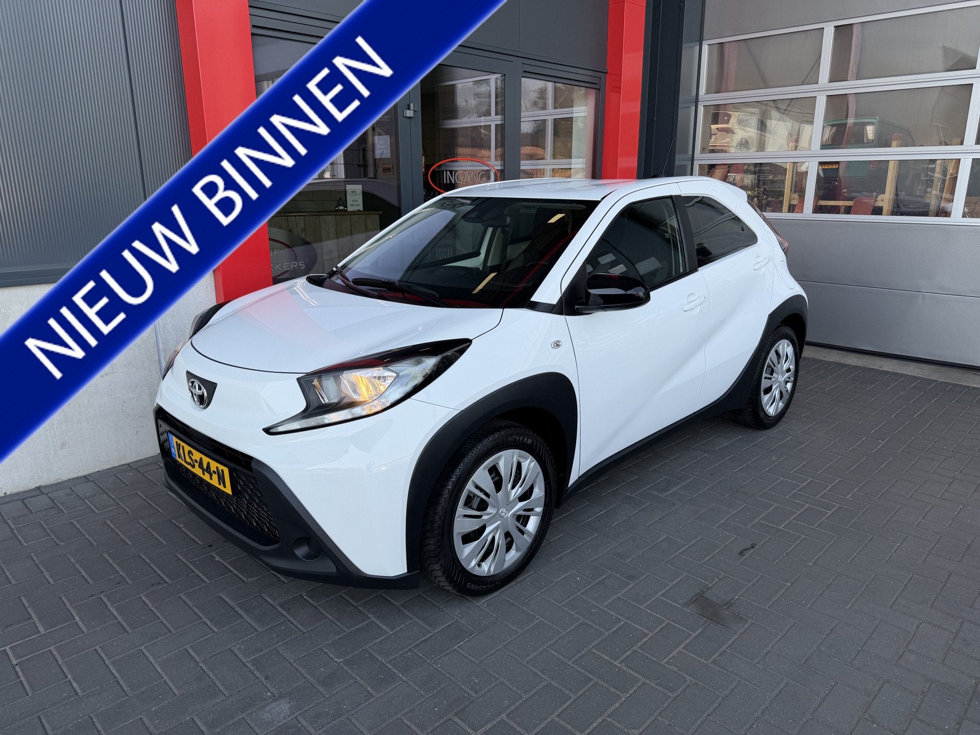 Toyota Aygo X 1.0 VVT-i S-CVT Play (bj 2023, automaat), Auto's, Toyota, Stof, Gebruikt, Start-stop-systeem, 4 stoelen