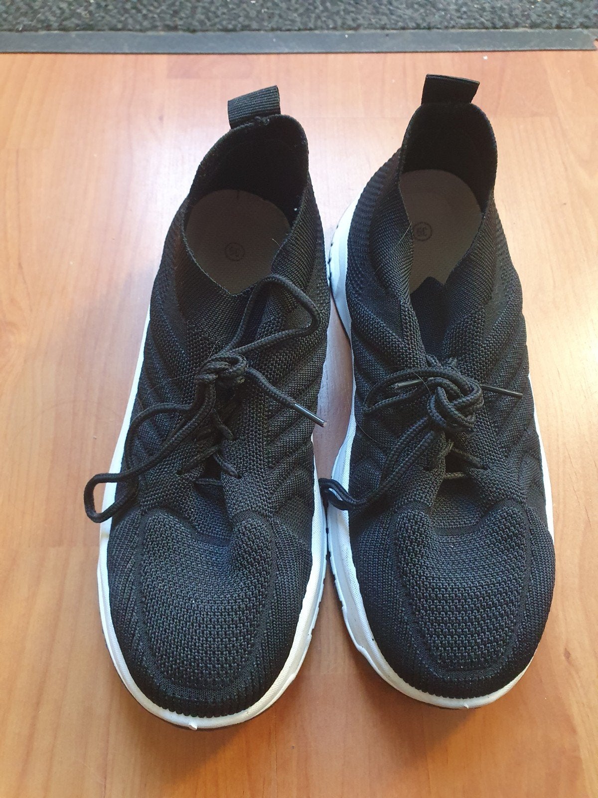 Zwarte sneakers maat 39 - Zo goed als nieuw, Ophalen of Verzenden, Zo goed als nieuw, Zwart, Sneakers of Gympen