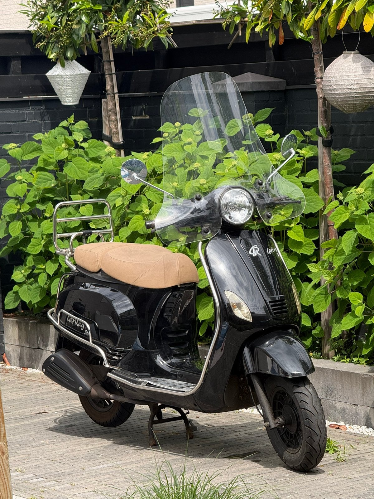 Mooie Gerray Star scooter - Incl. helm, hoes en papieren, Fietsen en Brommers, Gebruikt, Benzine, Ophalen, Overige merken