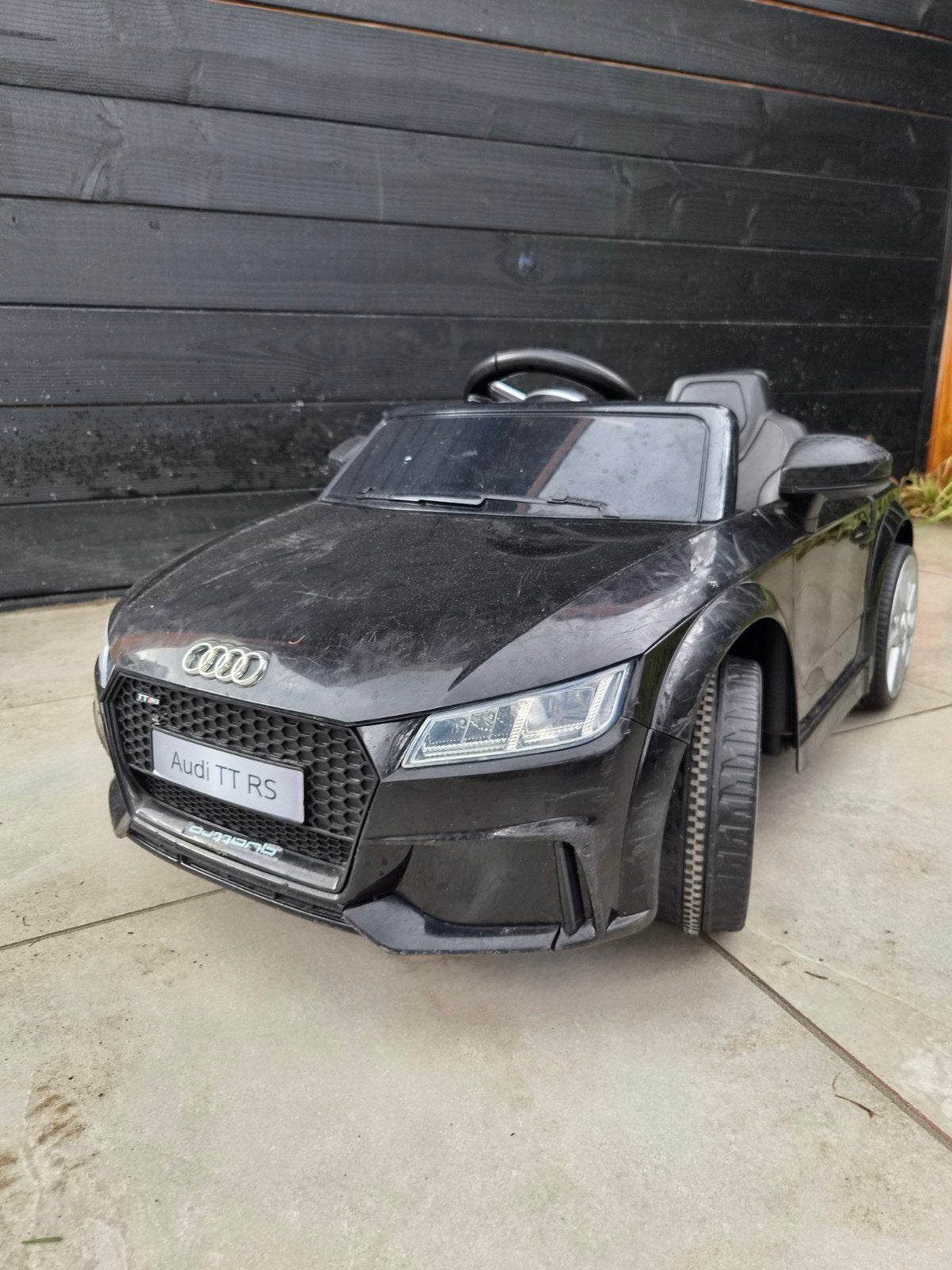 Elektrische kinderauto Audi TT RS - oplader ontbreekt, Ophalen, Gebruikt