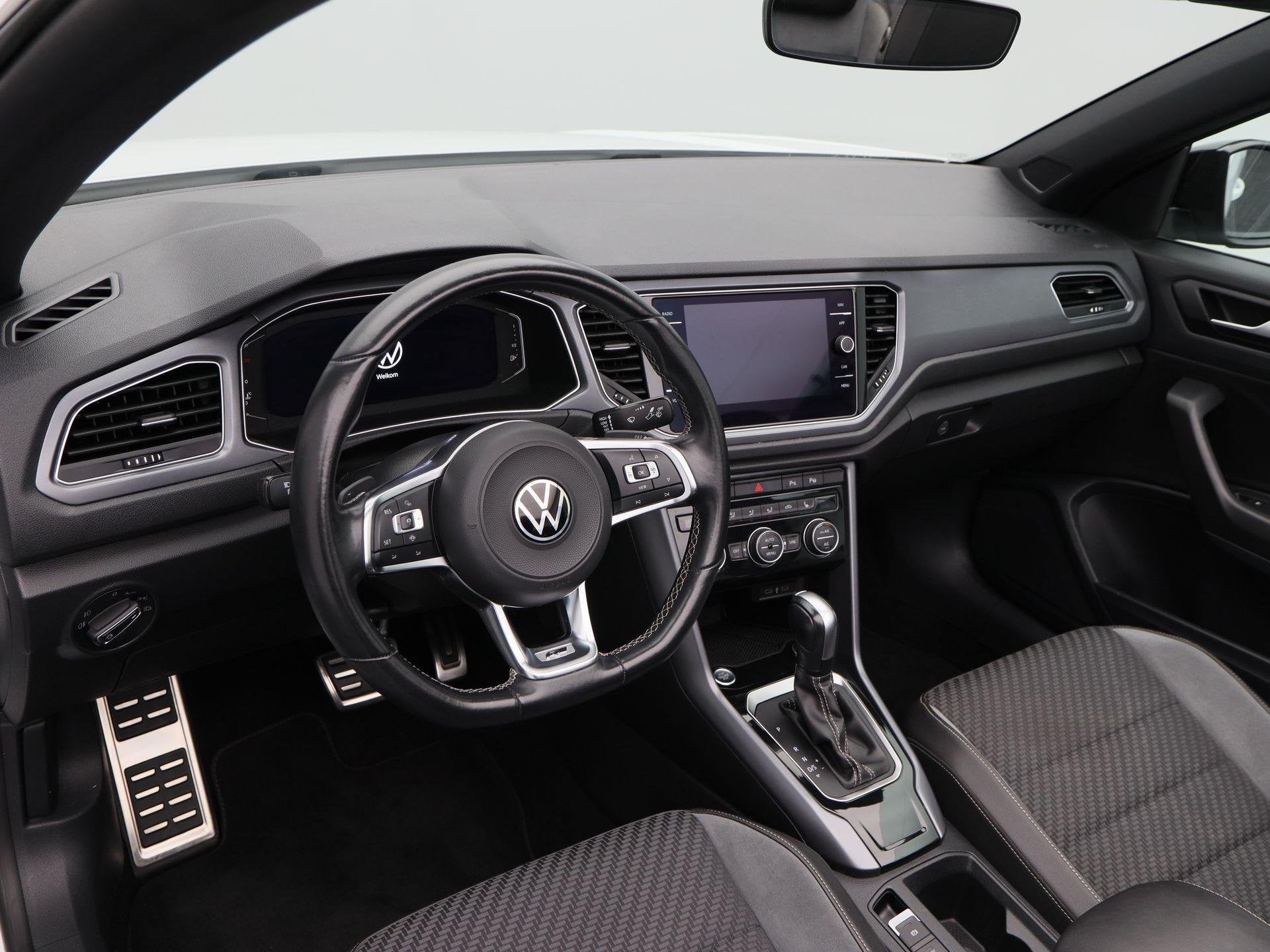 Volkswagen T-Roc Cabrio 1.5 TSi 150 Pk Automaat R-Line | Ada, Auto's, Dealer onderhouden, 4 cilinders, 4 stoelen, Wit