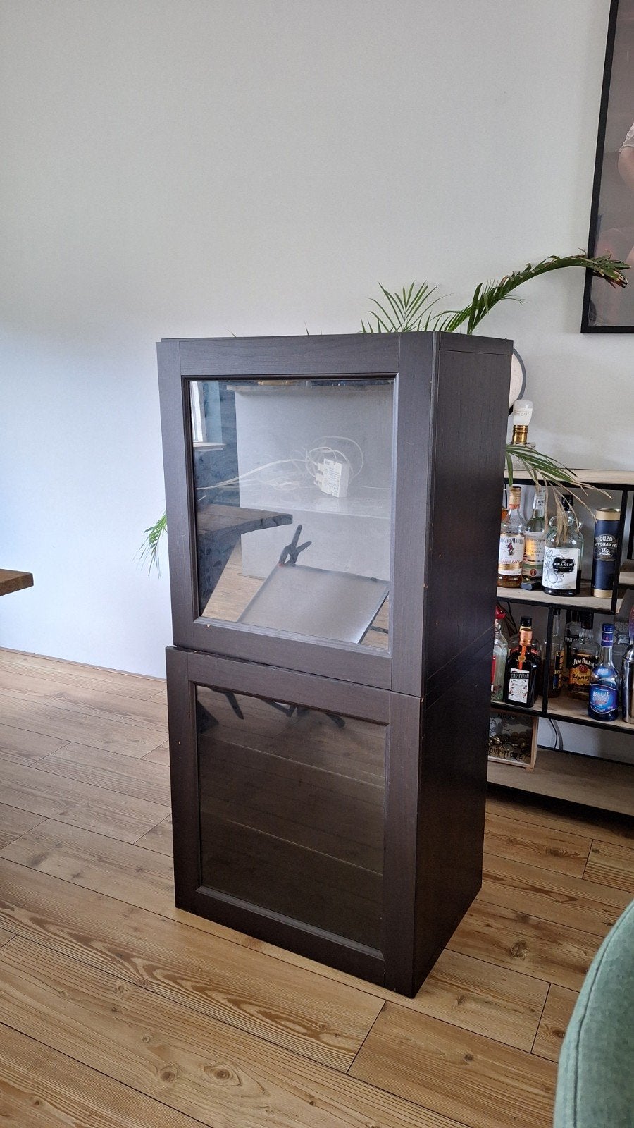 IKEA Besta kast met glazen deuren en lichte schade, Ophalen, Gebruikt