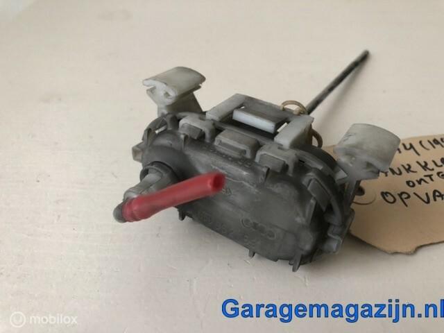 Tankklepvergrendelingsmotor vacuüm 800862153 Audi A4, Auto-onderdelen, Elektronica en Kabels, Volkswagen, Gebruikt, Ophalen of Verzenden