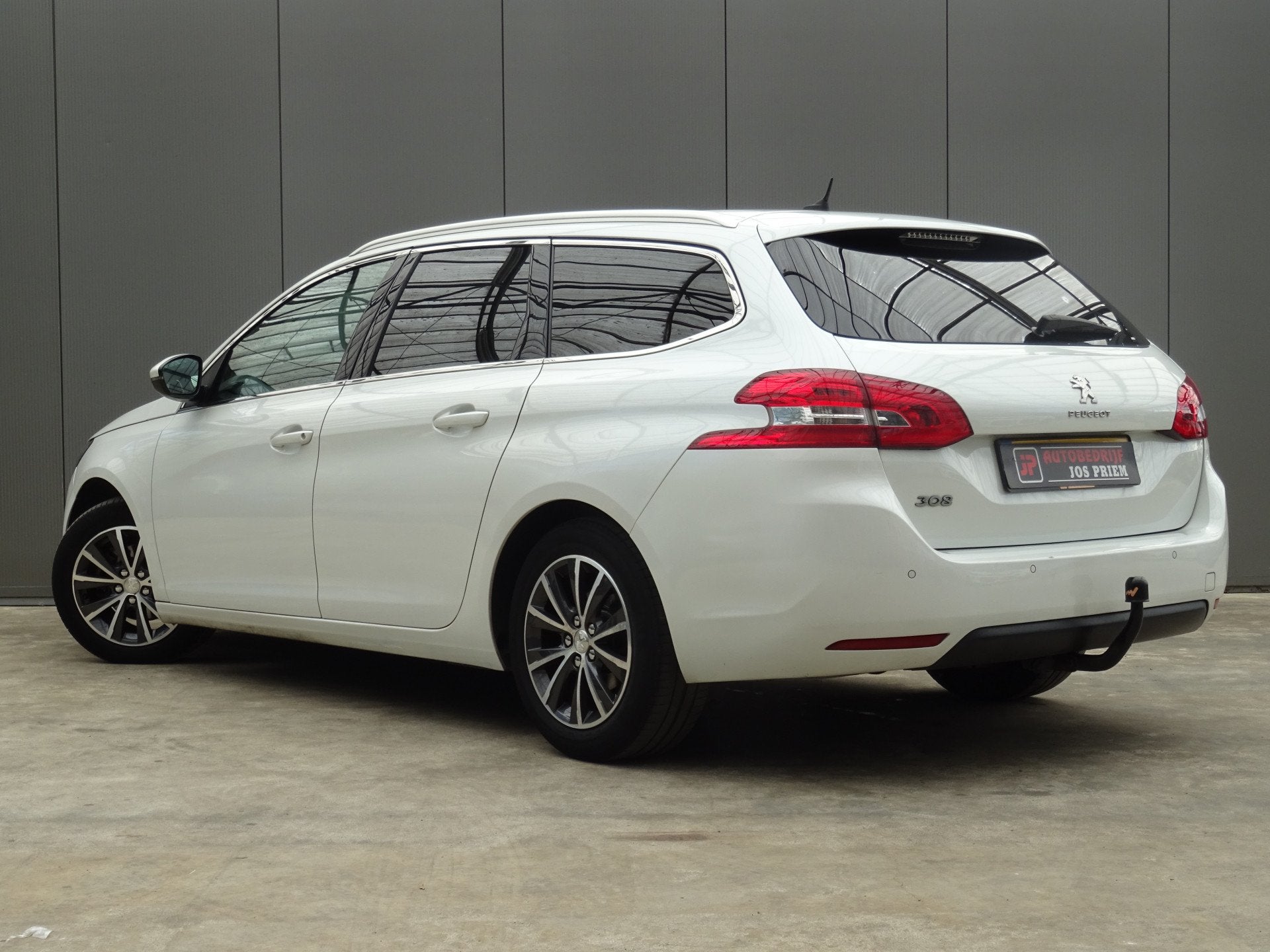 Peugeot 308 SW 1.6 BlueHDI Blue Lease Premium * LEER * PANOR, Auto's, Voorwielaandrijving, Gebruikt, 4 cilinders, Wit