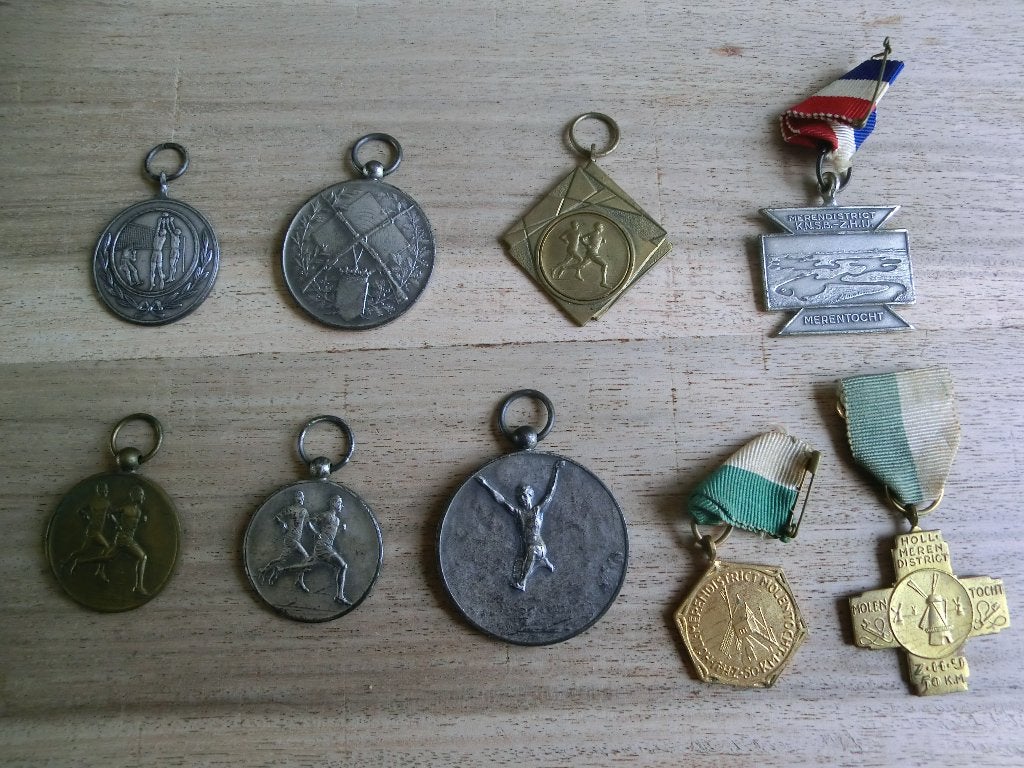 Setje van nog 7 oude medailles uit de jaren '60, Ophalen of Verzenden, Overige materialen