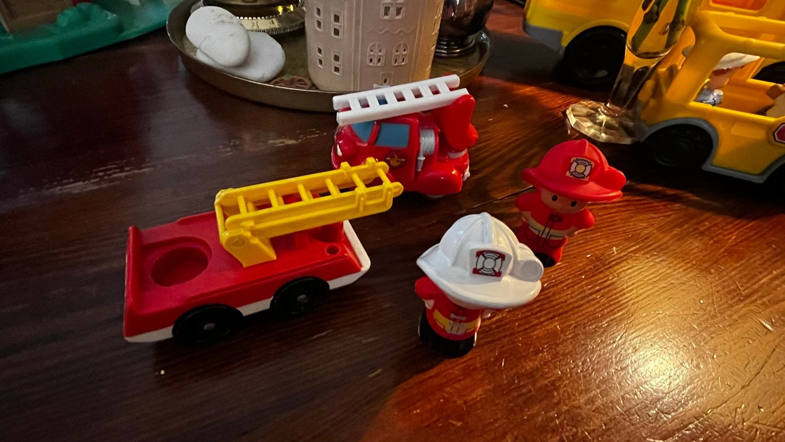 Brandweer speelset: 2 auto's en 2 brandweermannen, Ophalen of Verzenden, Gebruikt