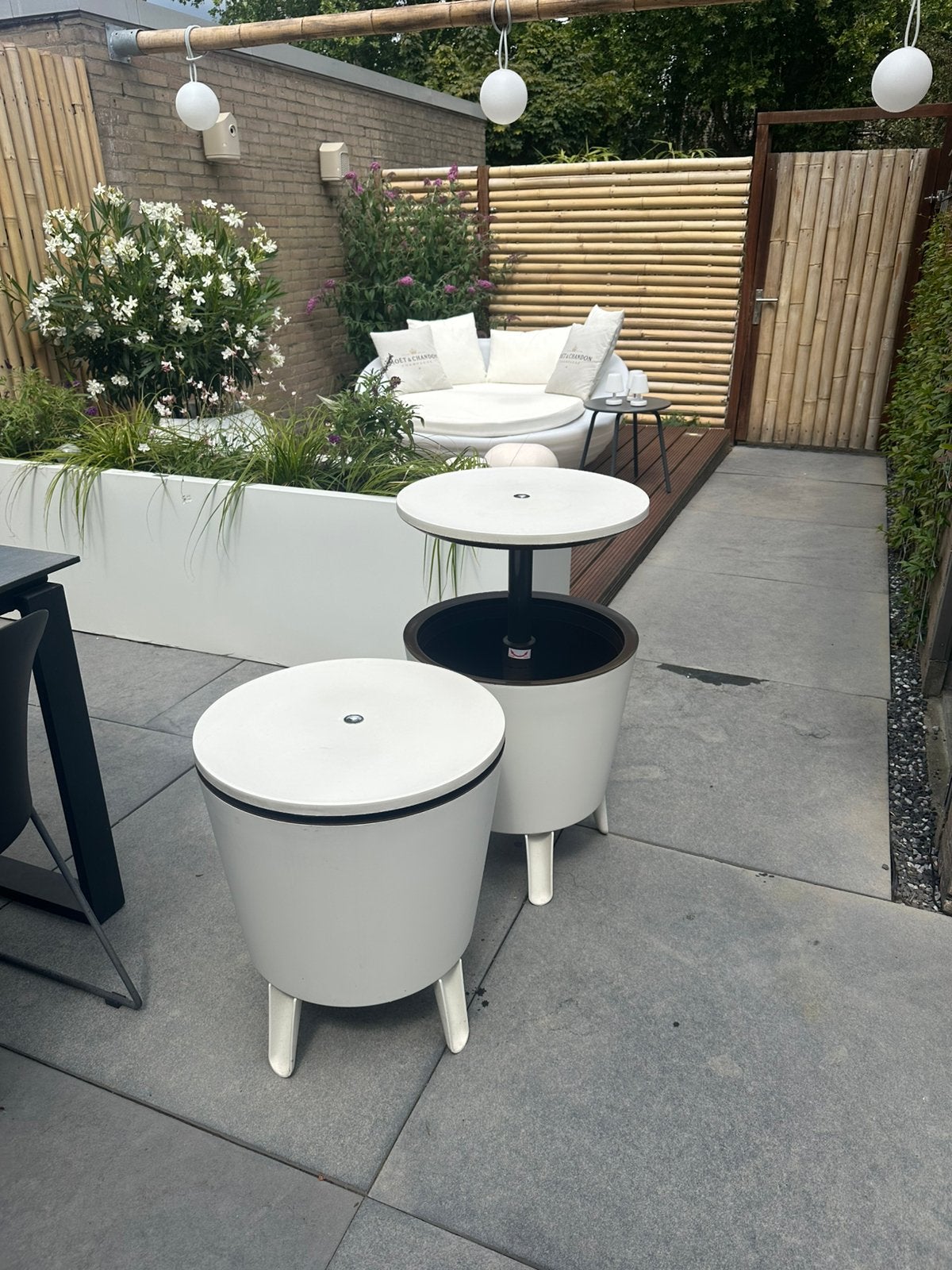 Keter Cool Bar 2 in1-Drinkkoeler/bijzettafel Crème-chocolade, Ophalen, Zo goed als nieuw, Rond, Kunststof