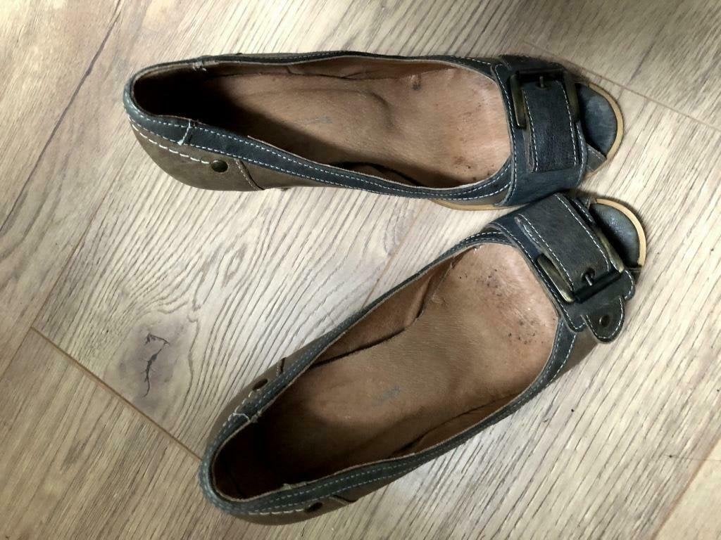 BIJENKORF Peep-toe Pumps Maat 38 - Gedragen, Pumps, Ophalen of Verzenden, Gedragen, Groen