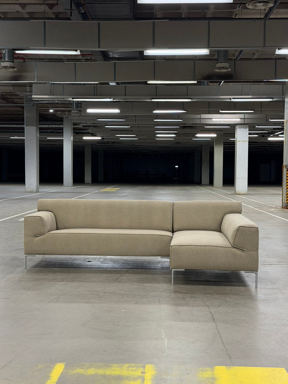Design on Stock Bloq Bank | Beige | Nieuwstaat + Garantie, 250 tot 300 cm, Overige materialen, Hoekbank, Ophalen of Verzenden