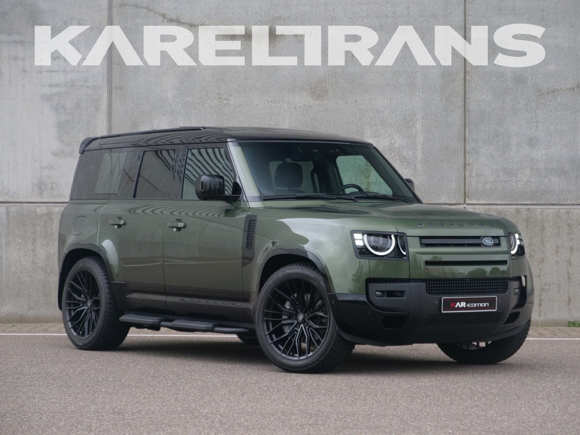Land Rover Defender 110 2.0 P300e 110 X-Dynamic | NIEUW | pa, Auto's, Automaat, Gebruikt, Zwart, 4 cilinders