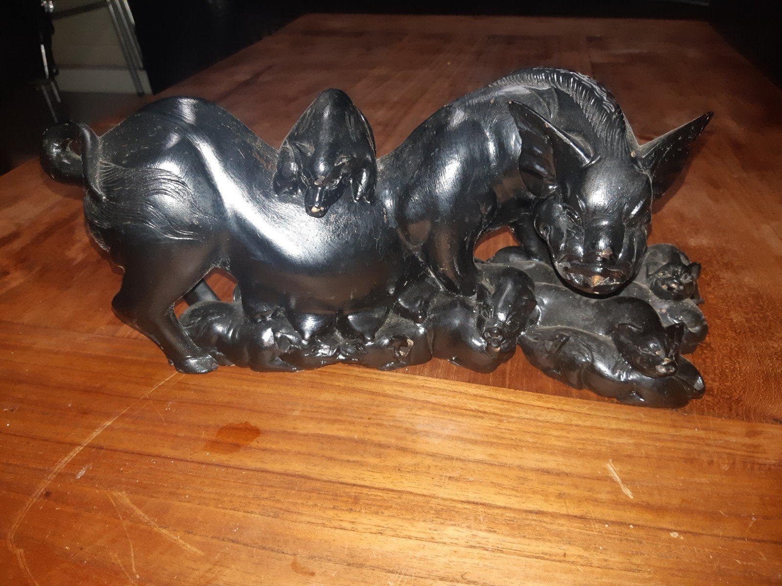 Unieke handgesneden houten sculptuur van wilde zwijnen, Antiek en Kunst, Ophalen of Verzenden