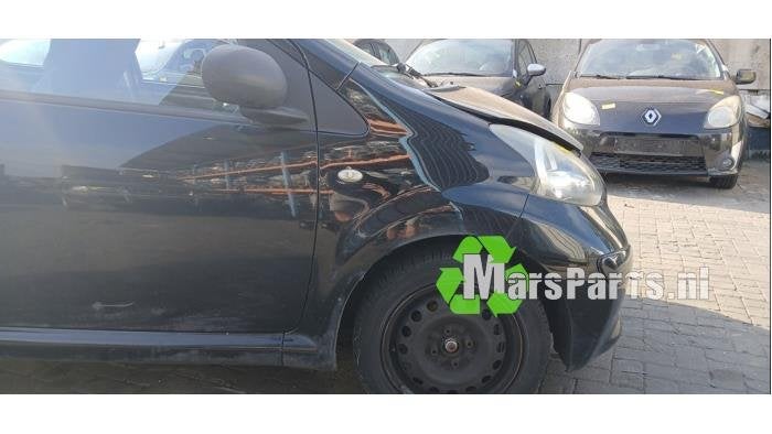 Scherm rechts-voor van een Toyota Aygo, Gebruikt, -, -, Ophalen of Verzenden