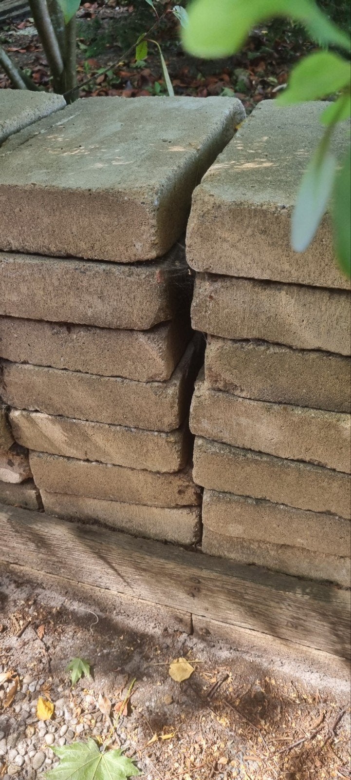 34 Halve tegels GRATIS, Tuin en Terras, Tegels en Klinkers, Ophalen, Gebruikt, Beton, Terrastegels