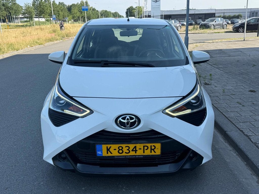 Toyota Aygo 1.0 VVT-i x-play/Airco/Camera/Cruise/bleutooth, Auto's, Gebruikt, Euro 6, 4 stoelen, Wit