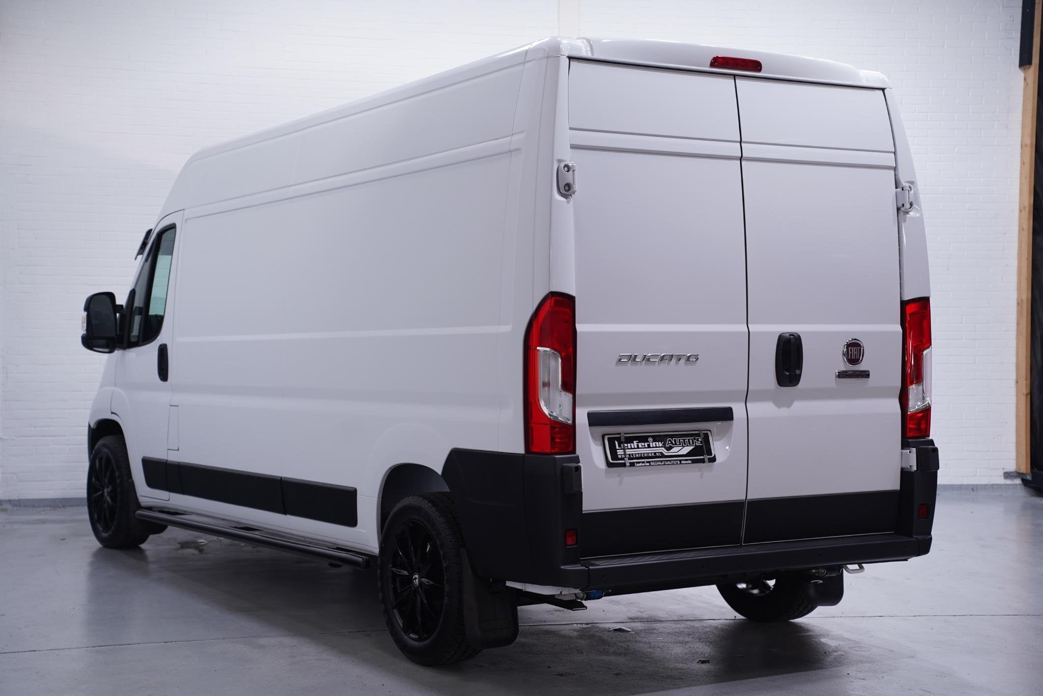 Fiat Ducato 2.2 MultiJet 140 pk L3H2 Black&White Edition Air, Voorwielaandrijving, Stof, Gebruikt, 4 cilinders