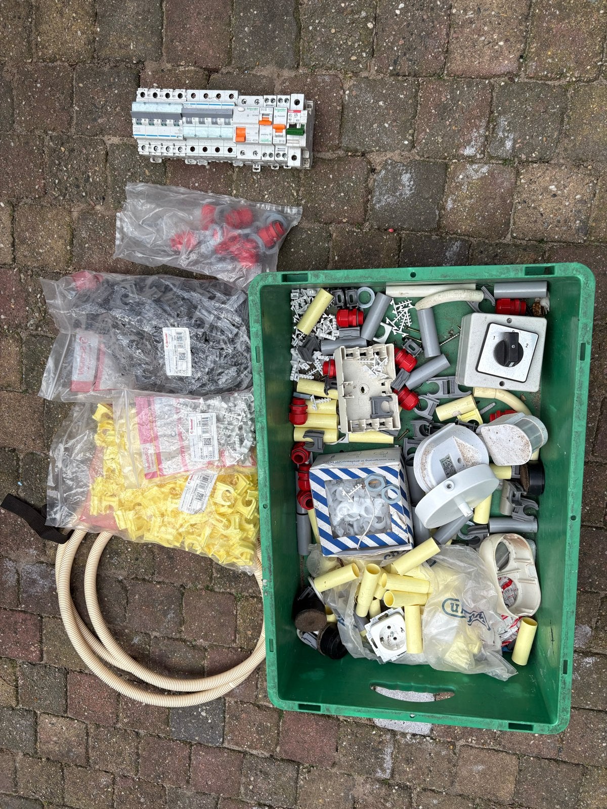 Diverse elektrische installatiematerialen en groepenkast ond, Ophalen of Verzenden, Gebruikt, Schneider Electric, Groepenkast