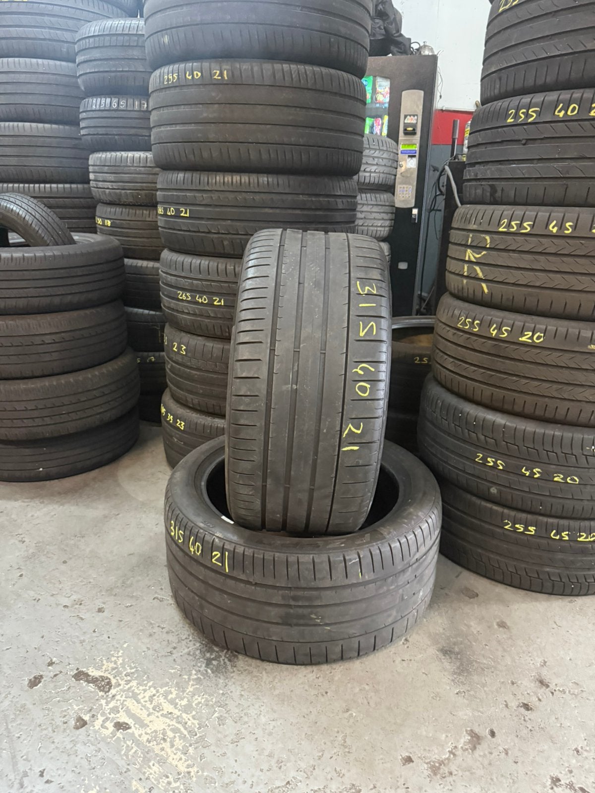 2x 315/40R21 3154021 PİRELLİ (inclusief monteren), Ophalen, Gebruikt, 21 inch, Band(en)