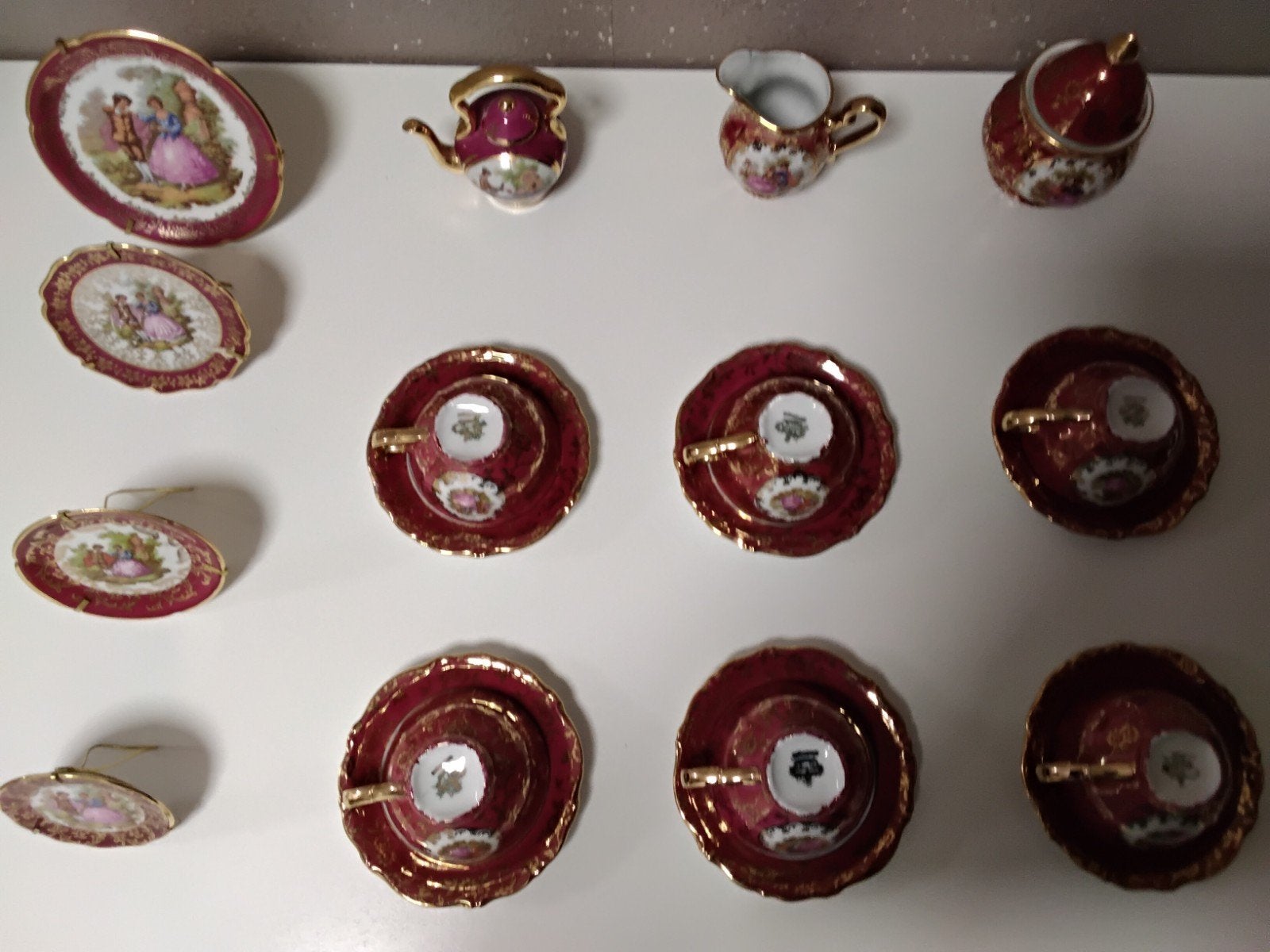 Miniatuur theeservies - Rood met gouden accenten limoges, Ophalen, Zo goed als nieuw