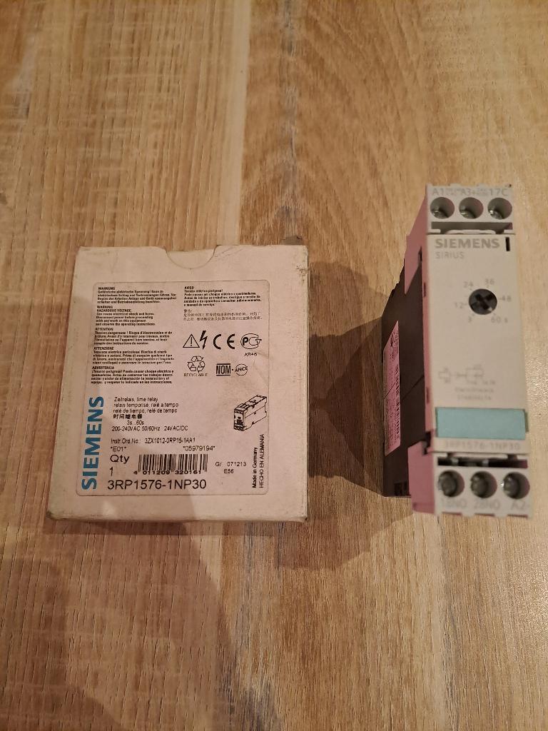 2 tijdrelais Siemens 3RP1576-1NP30, Hobby en Vrije tijd, Ophalen of Verzenden, Nieuw