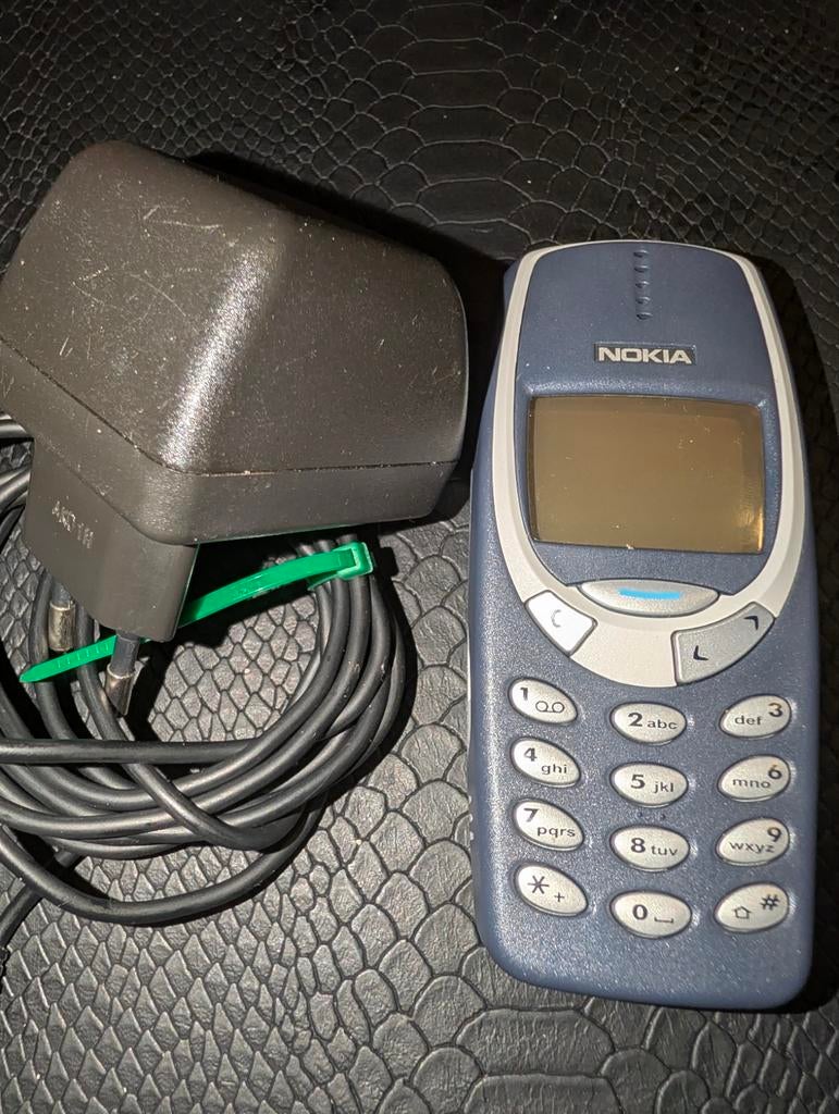 Nokia 3310 - Klassieke Mobiele Telefoon met Oplader, Telecommunicatie, Gebruikt, Blauw, Geen camera, Fysiek toetsenbord