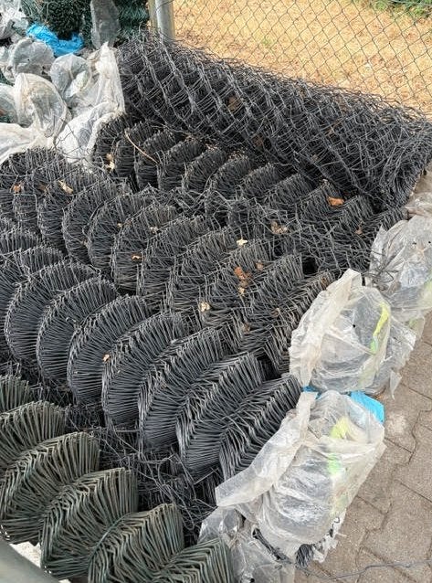 Antraciet harmonicagaas 125 cm hoog – € 25 per rol, Ophalen, Zo goed als nieuw, 10 tot 20 meter, Gaas
