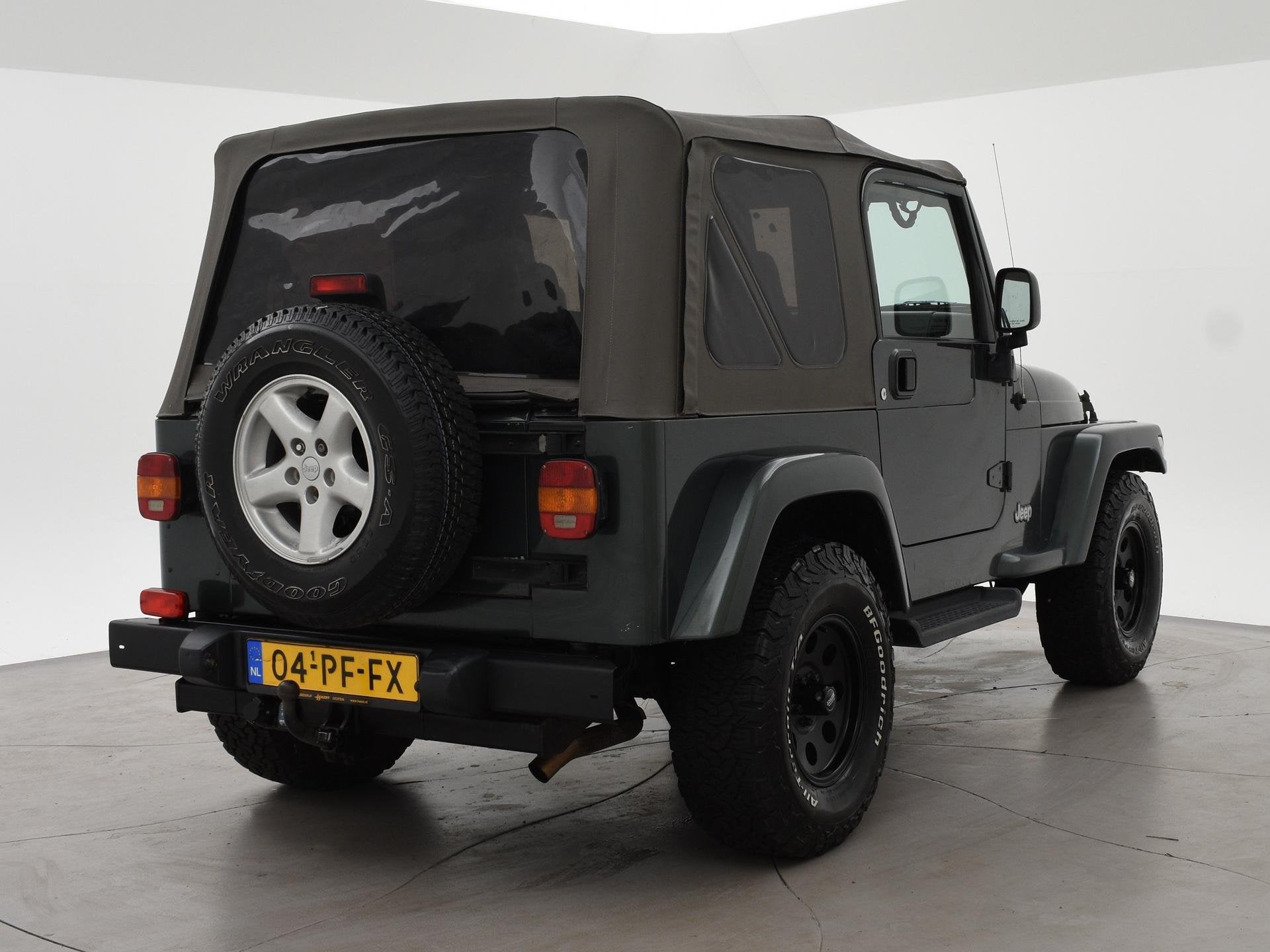 Jeep Wrangler 4.0i 6-CILINDER 4X4 SOFTTOP SAHARA | AIRCO | A, Auto's, Gebruikt, Bluetooth, 4 stoelen, 1920 kg