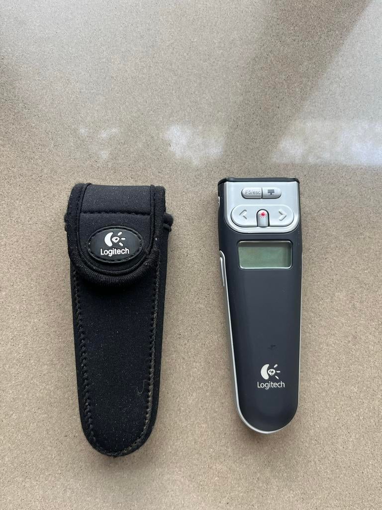 Logitech Presenter Afstandsbediening met Laserpointer, Gebruikt, Pc, Ophalen of Verzenden, Origineel