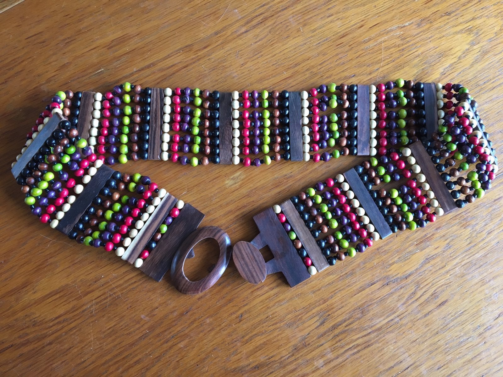 Elastische houten kralenriem met houten sluiting, nieuw., Ophalen of Verzenden, Nieuw, 3 tot 5 cm, Tailleriem