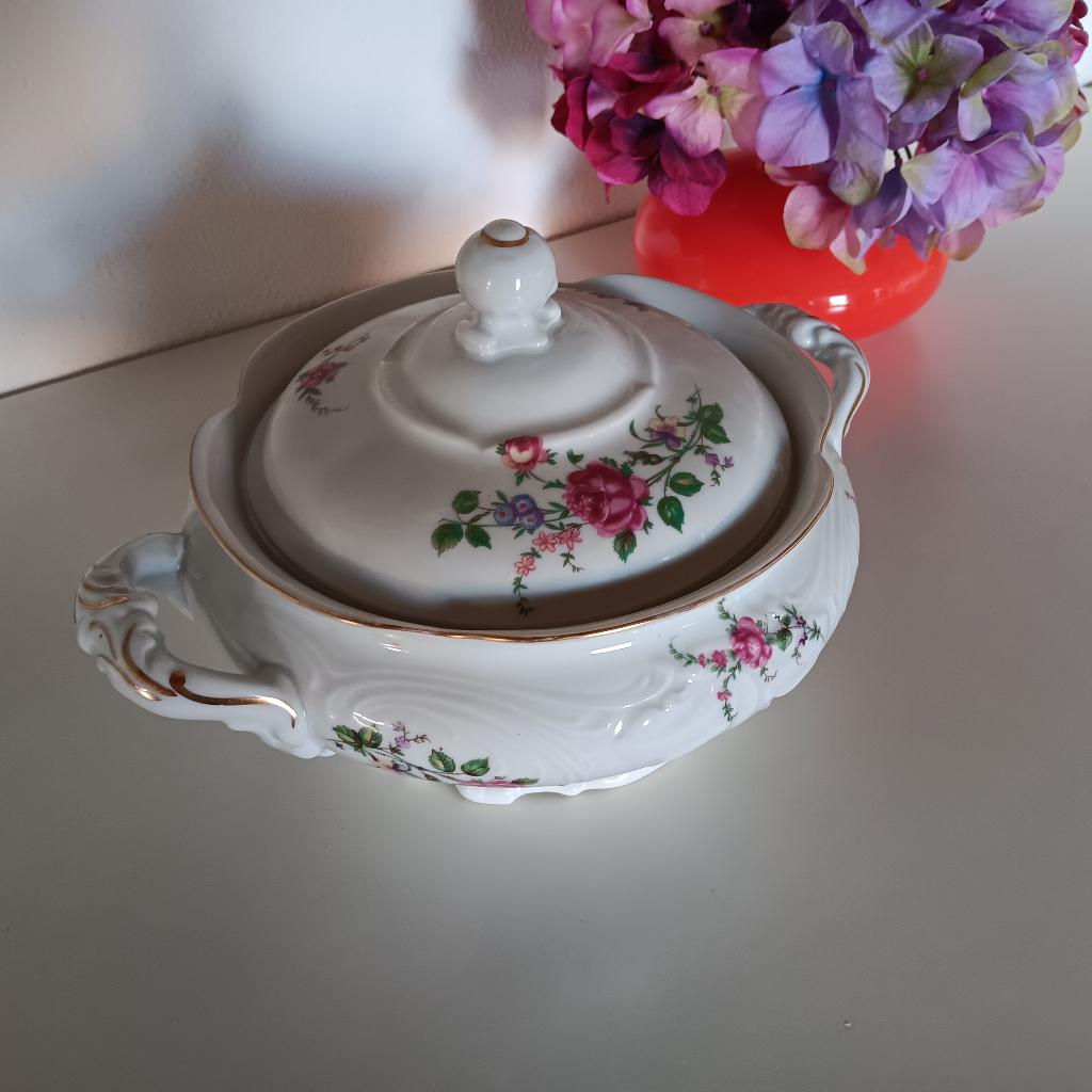 Dekschaal met rozen, Wawel Poland, Huis en Inrichting, Keuken | Servies, Ophalen of Verzenden, Overige stijlen, Aardewerk, Schaal of Schalen