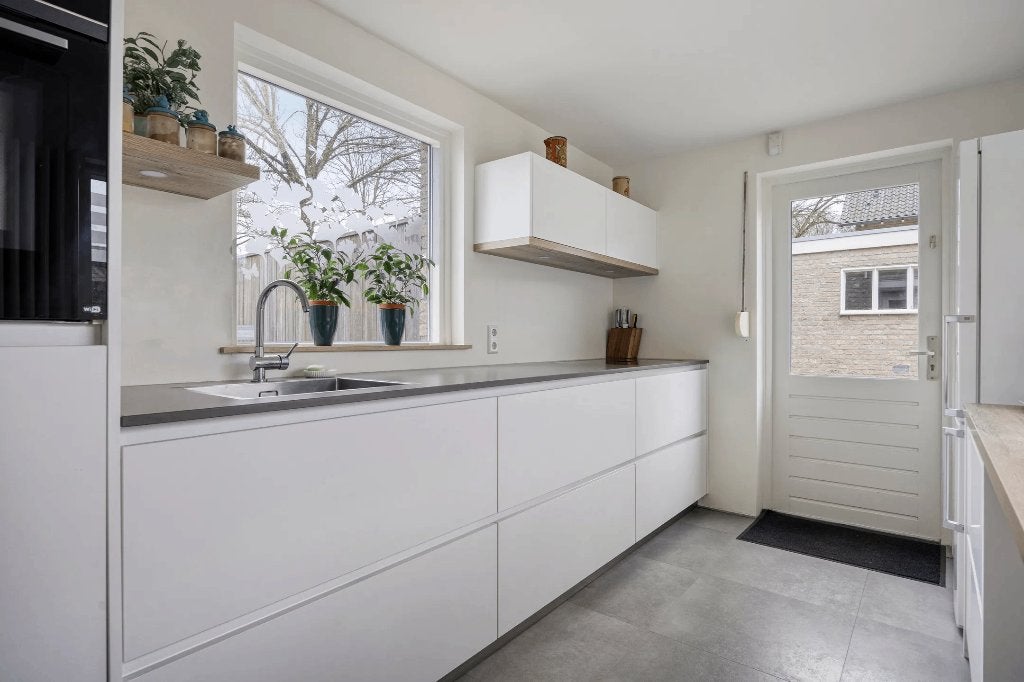 Moderne keuken met Bora kookplaat en Siemens apparatuur, Ophalen, Gebruikt, Wit, Dubbelwandige keuken