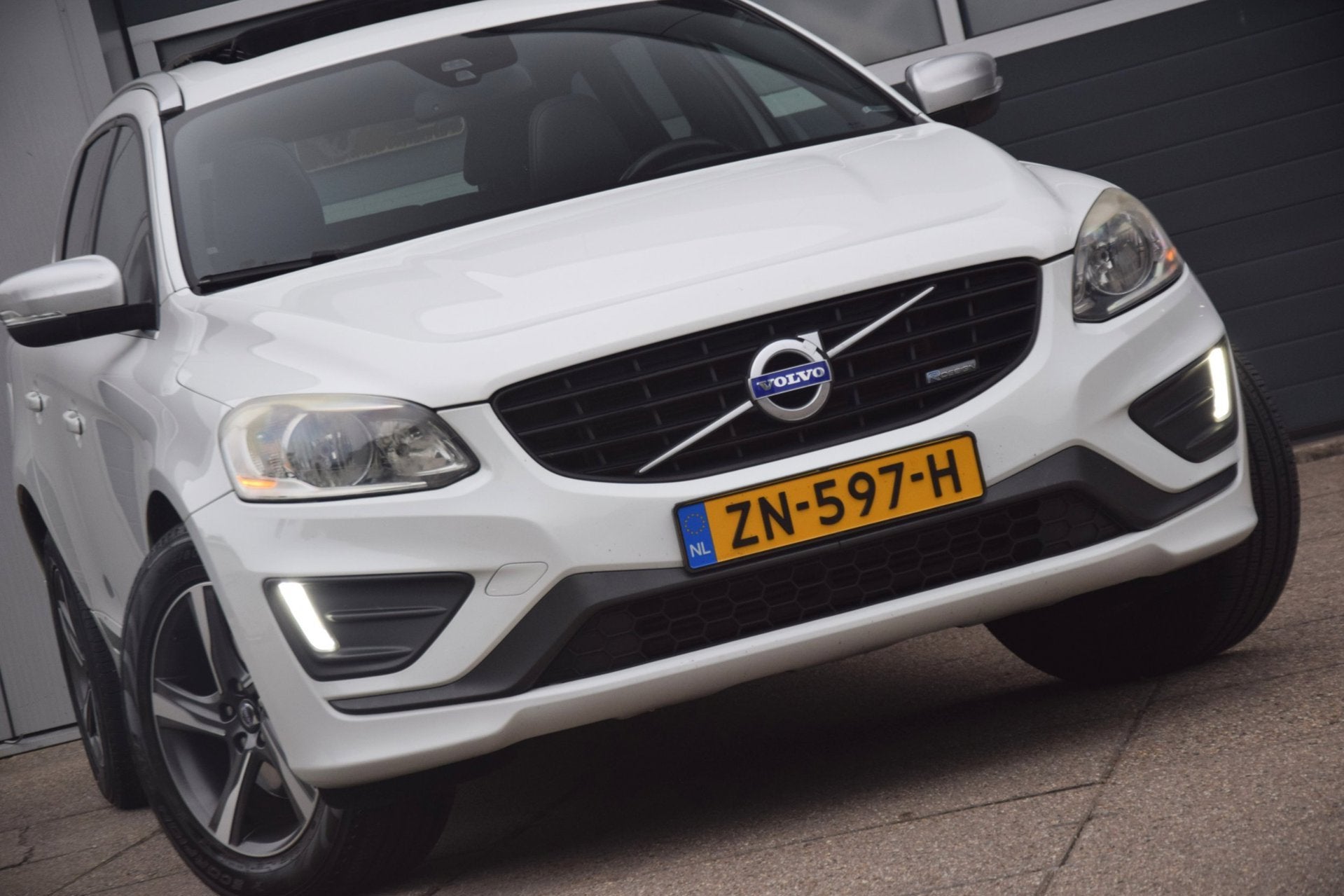 Volvo XC60 2.0 T5 FWD R-Design TREKHAAK/PANORAMADAK/VERWARMD, Auto's, Volvo, 15 km/l, Gebruikt, 4 cilinders, 1969 cc