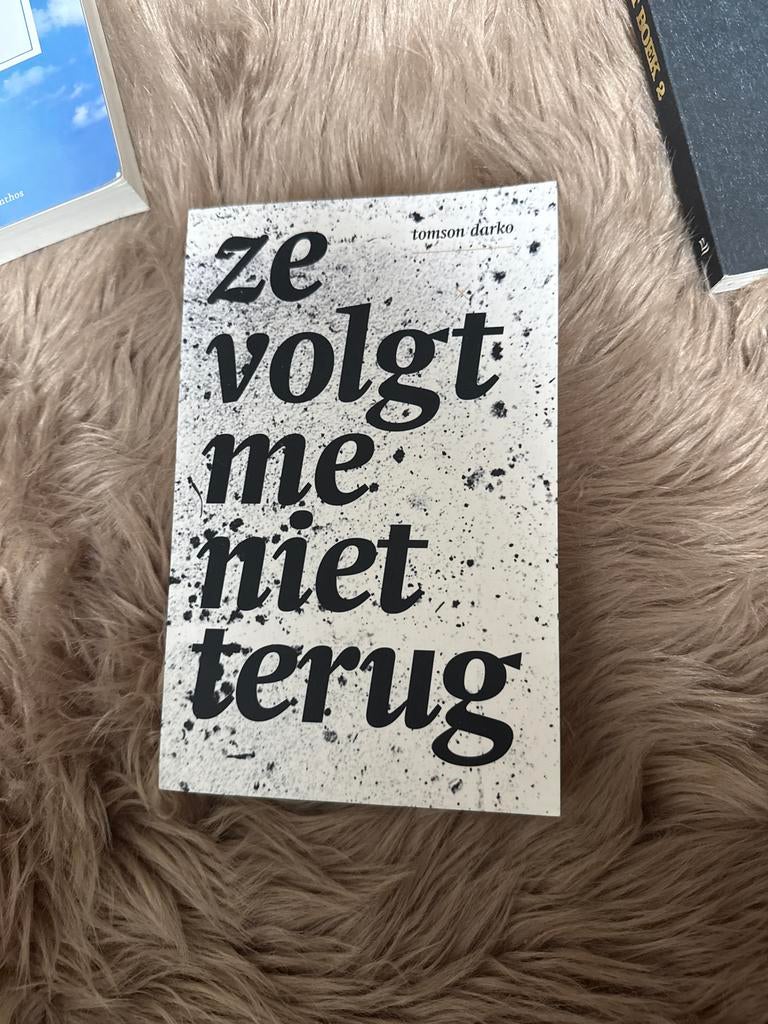 Ze volgt me niet terug - Tomson Darko, Ophalen of Verzenden, Zo goed als nieuw, Nederland