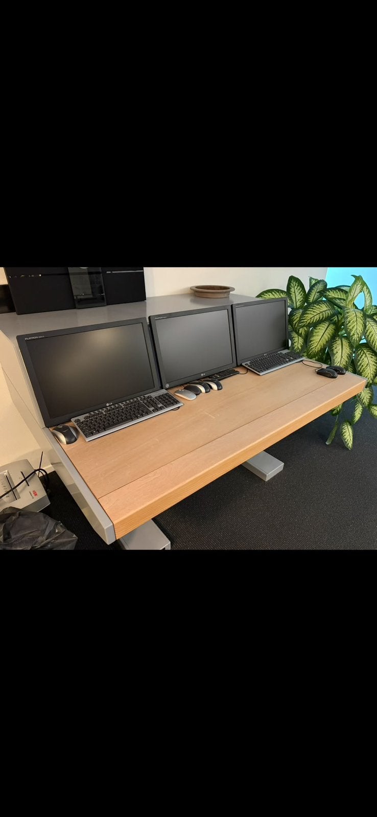 Professionele videomontage- en radiotafel met 3x 19-inch, Ophalen, Zo goed als nieuw, Audio