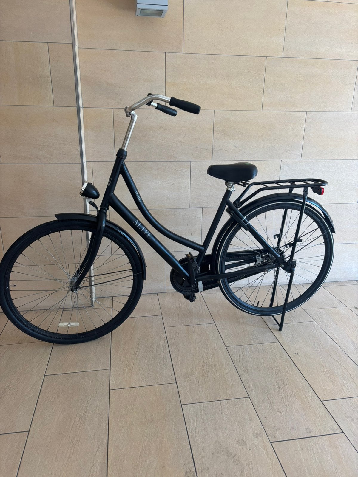 Mooie zwarte Altec fiets, Ophalen, Zo goed als nieuw