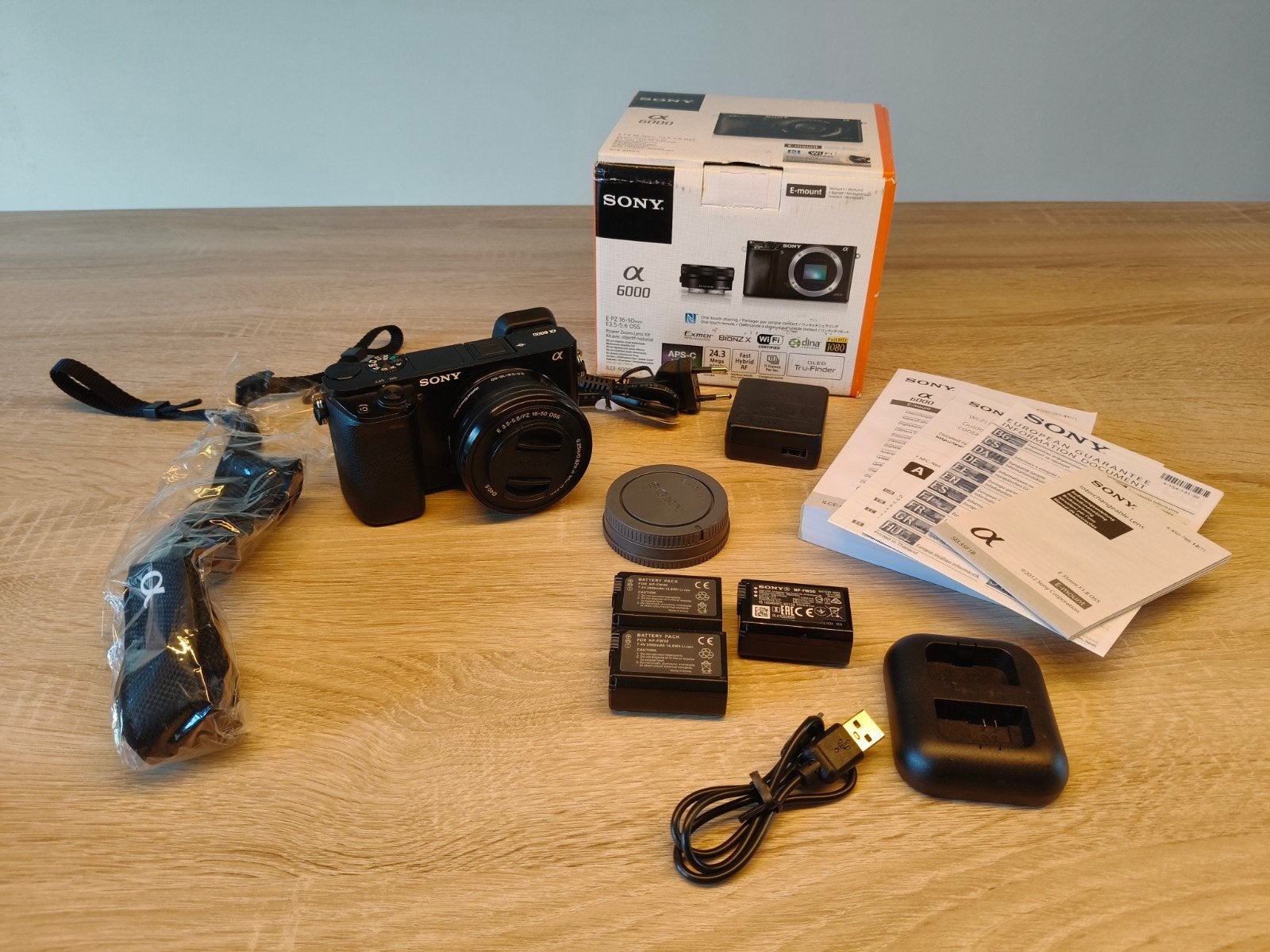 Sony Alpha A6000 - 3142 clicks!, Ophalen, Beeldstabilisatie, Lensdop, Zo goed als nieuw