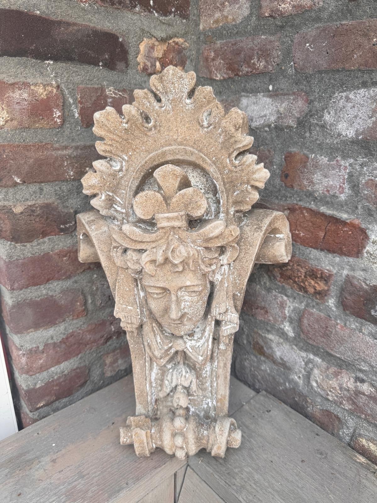 Decoratieve muurconsole met gezicht, Ophalen