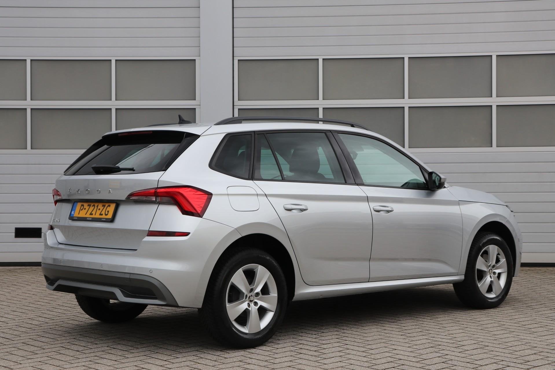 Skoda Kamiq 1.0 TSI 110pk Ambition | Trekhaak | Smartlink |, Auto's, 12 maanden, Stof, Gebruikt, 620 kg