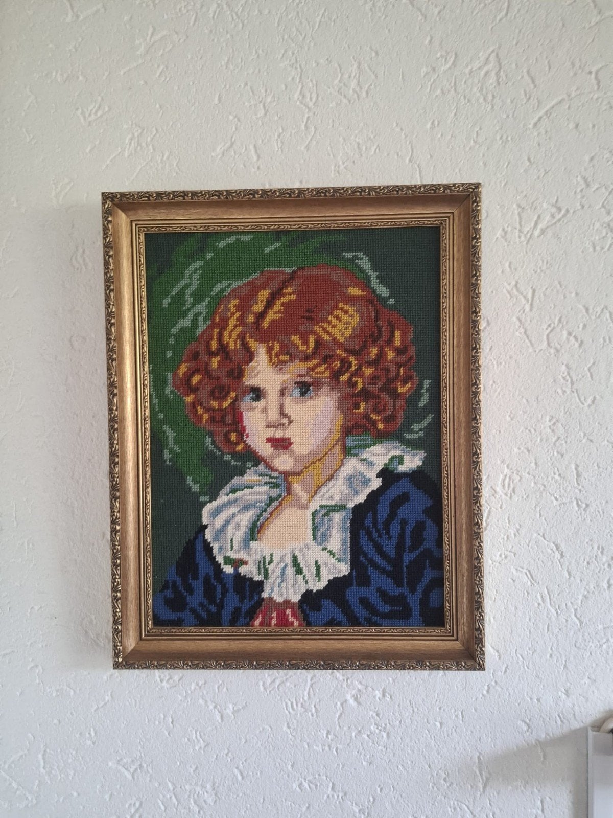 Vintage Borduurwerk Portret Roodharig Kind in Gouden Lijst, Ophalen, Handgeschilderd, Portret of Personen, Klassiek