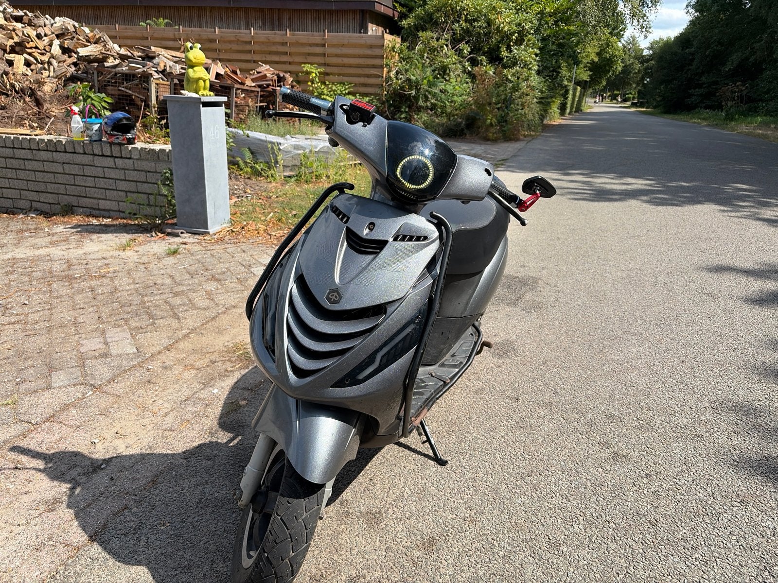 Piaggio Zip Scooter - Grijs, Goede Staat, Fietsen en Brommers, Scooters | Piaggio, Ophalen, Gebruikt, Maximaal 45 km/u, Zip