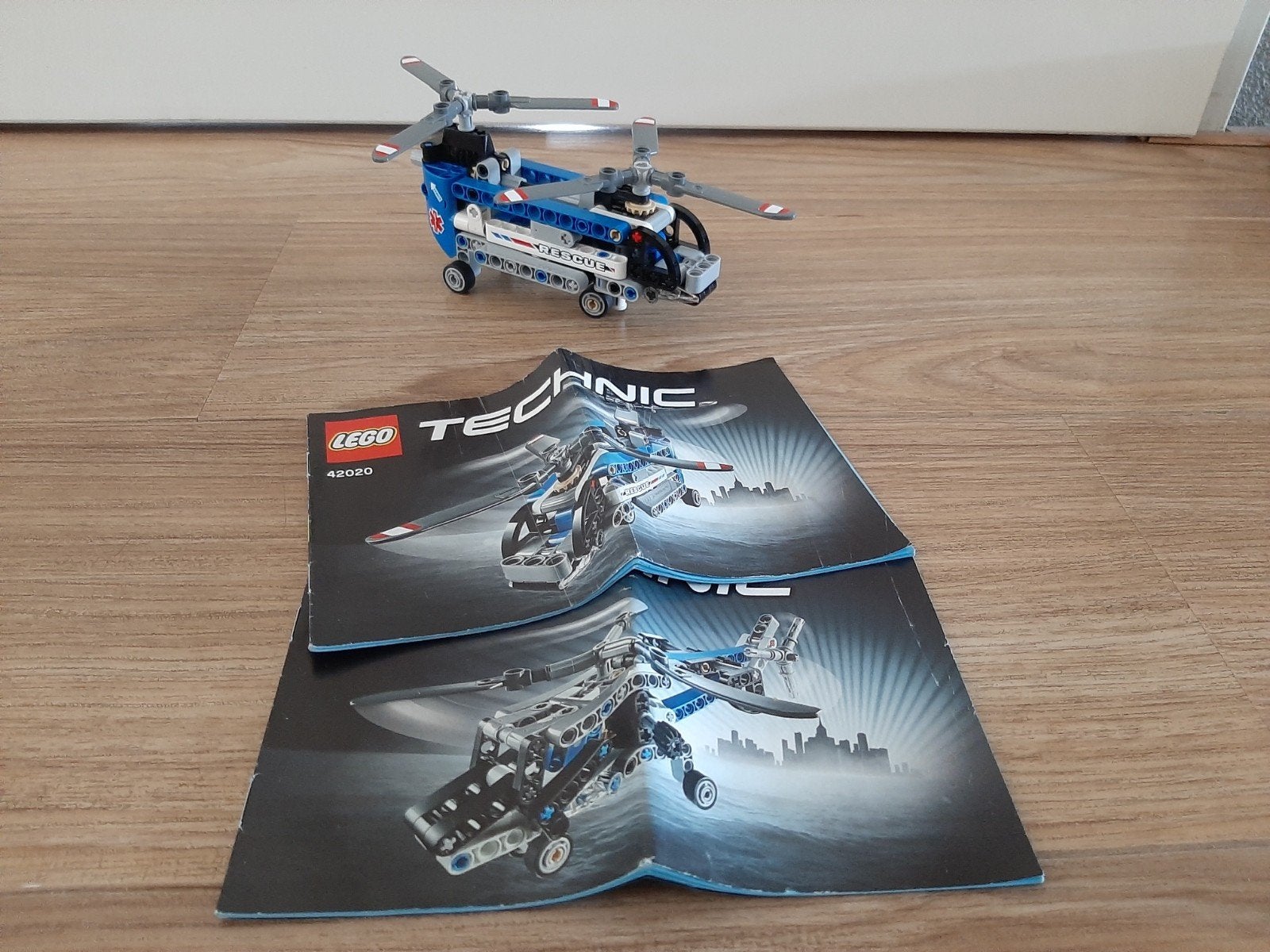 Lego Technic 42020 Helikopter met Dubbele Rotor, Ophalen, Lego, Compleet, Zo goed als nieuw