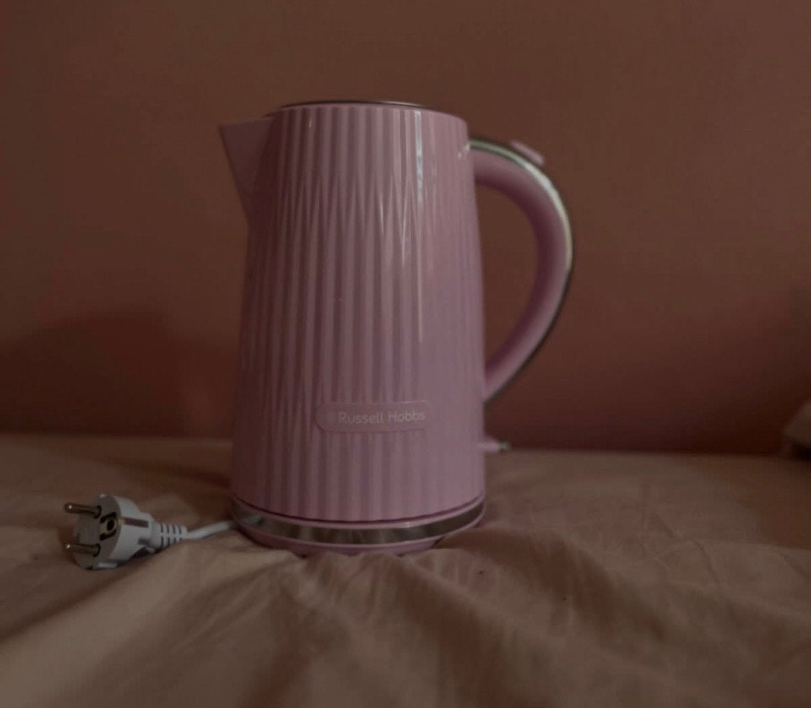 Nieuwe Russell Hobbs waterkoker - Roze, nog in doos!, 1 tot 2 liter, Ophalen of Verzenden, Nieuw, Draadloos