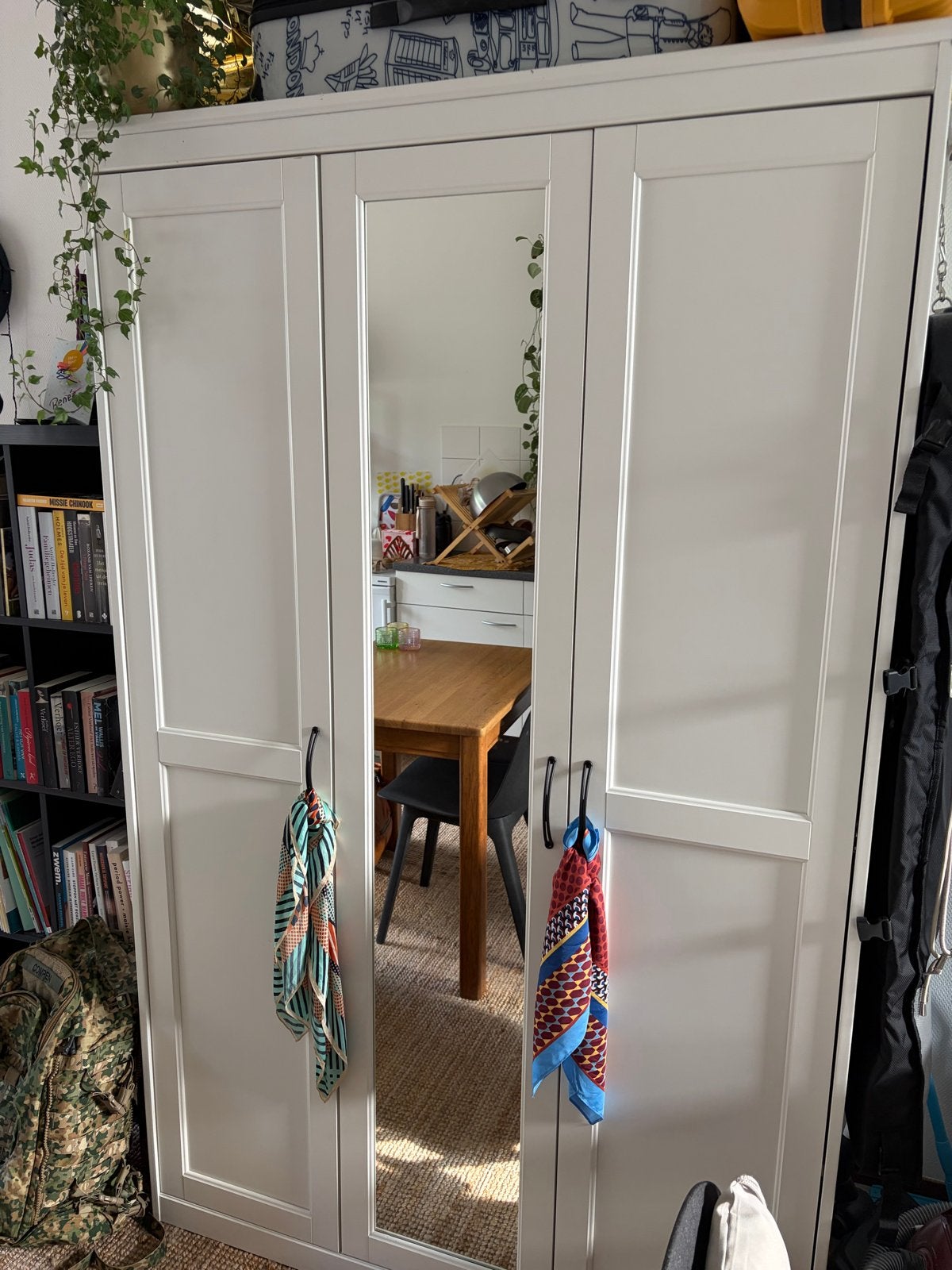 IKEA SONGESAND kledingskast, wit met spiegeldeur, Huis en Inrichting, Kasten | Kledingkasten, Ophalen, Gebruikt, 100 tot 150 cm