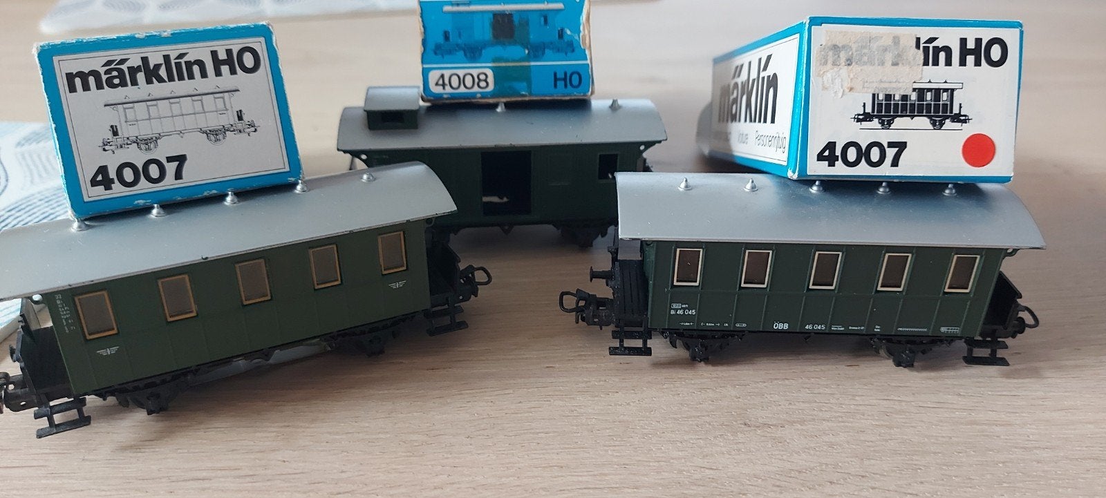 2 Märklin DB 2 pers en 1 bag.rtg'n artnr 4008+4007 in ovp, Wisselstroom, Locomotief, Ophalen of Verzenden, Zo goed als nieuw