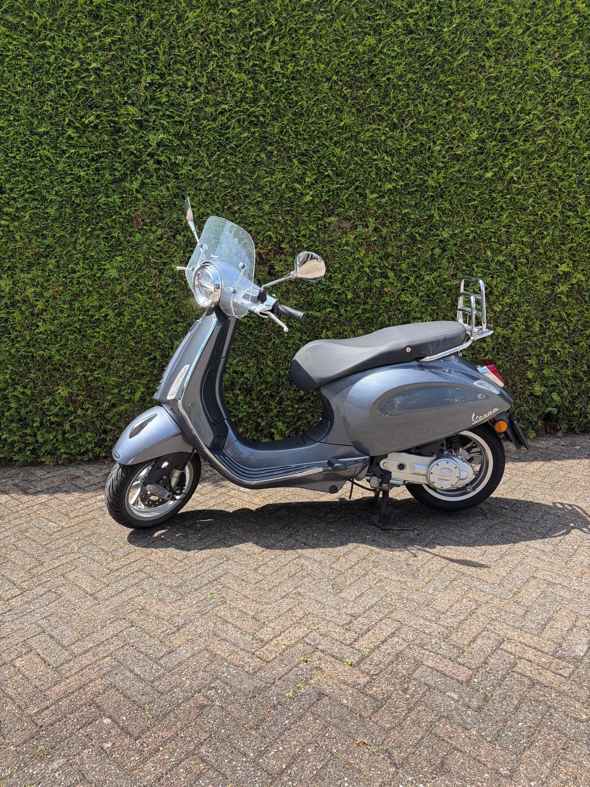 Vespa primavera 2022 antraciet grijs, Ophalen, Maximaal 45 km/u, Vespa S, Zo goed als nieuw