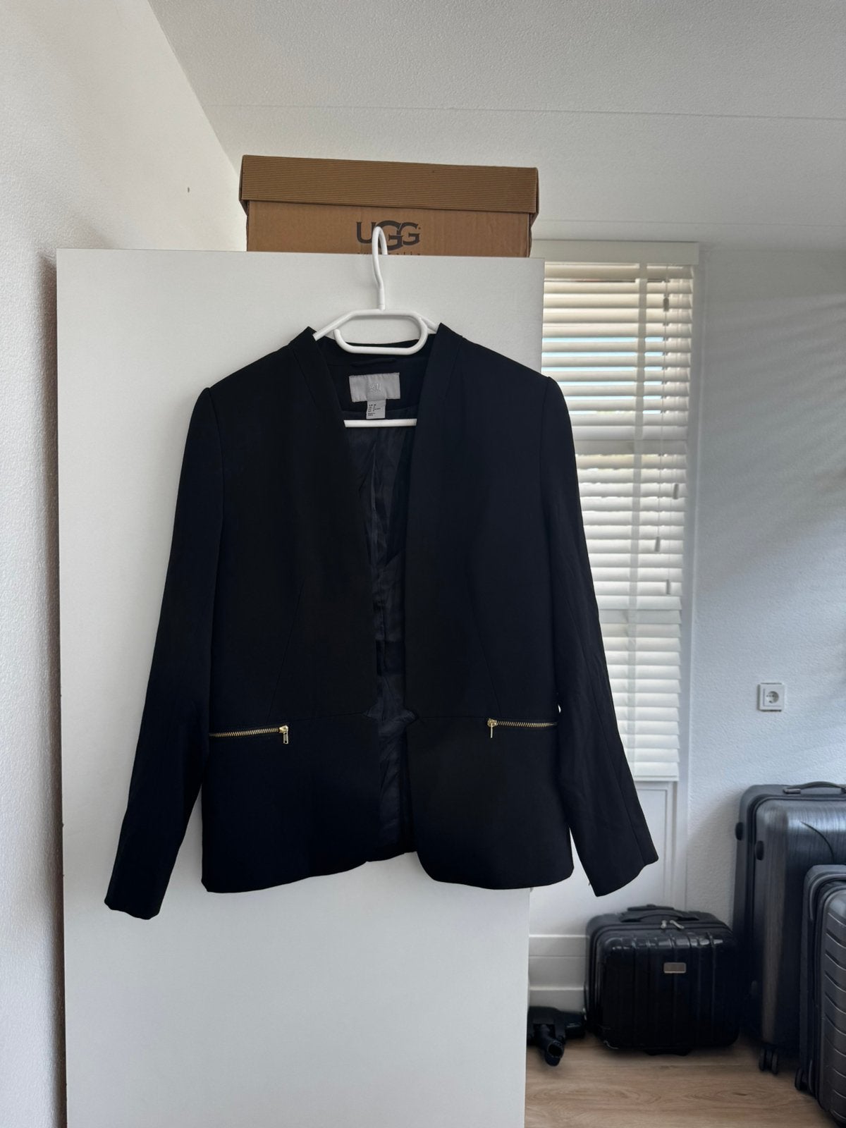 Prachtige zwarte blazer gouden ritsen H&M - maat M als nieuw, Ophalen of Verzenden, Zo goed als nieuw, Maat 38/40 (M), Zwart