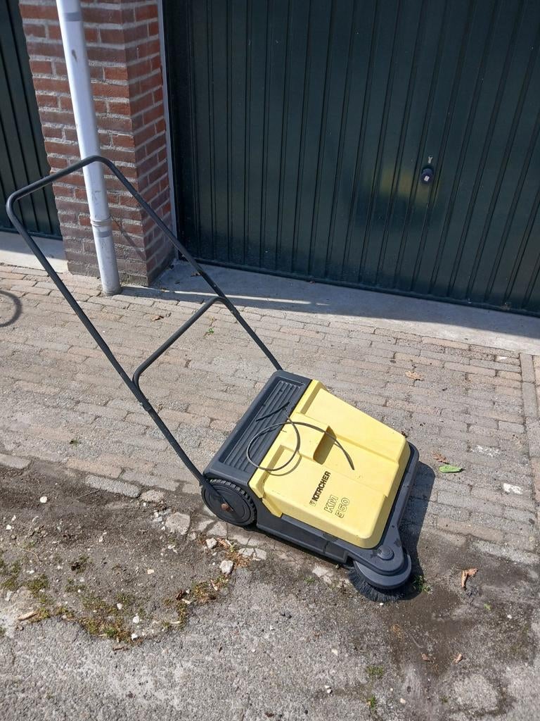 Kärcher KM 550 veegmachine (voorste borstel defect), Tuin en Terras, Ophalen of Verzenden, Gebruikt, Kärcher
